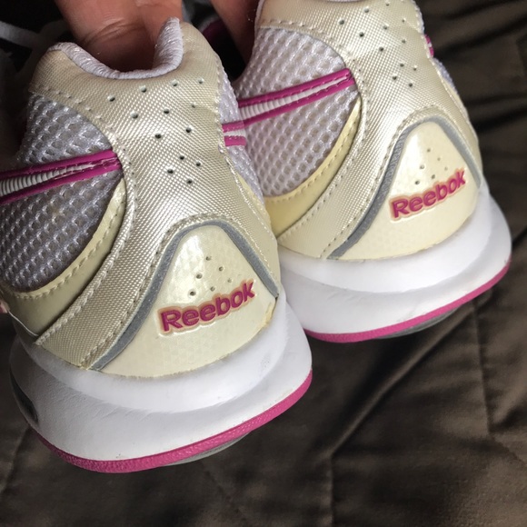 Woman’s sneakers - Picture 2 of 6